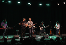 Diable à Cinq enflamme le théâtre Spadina