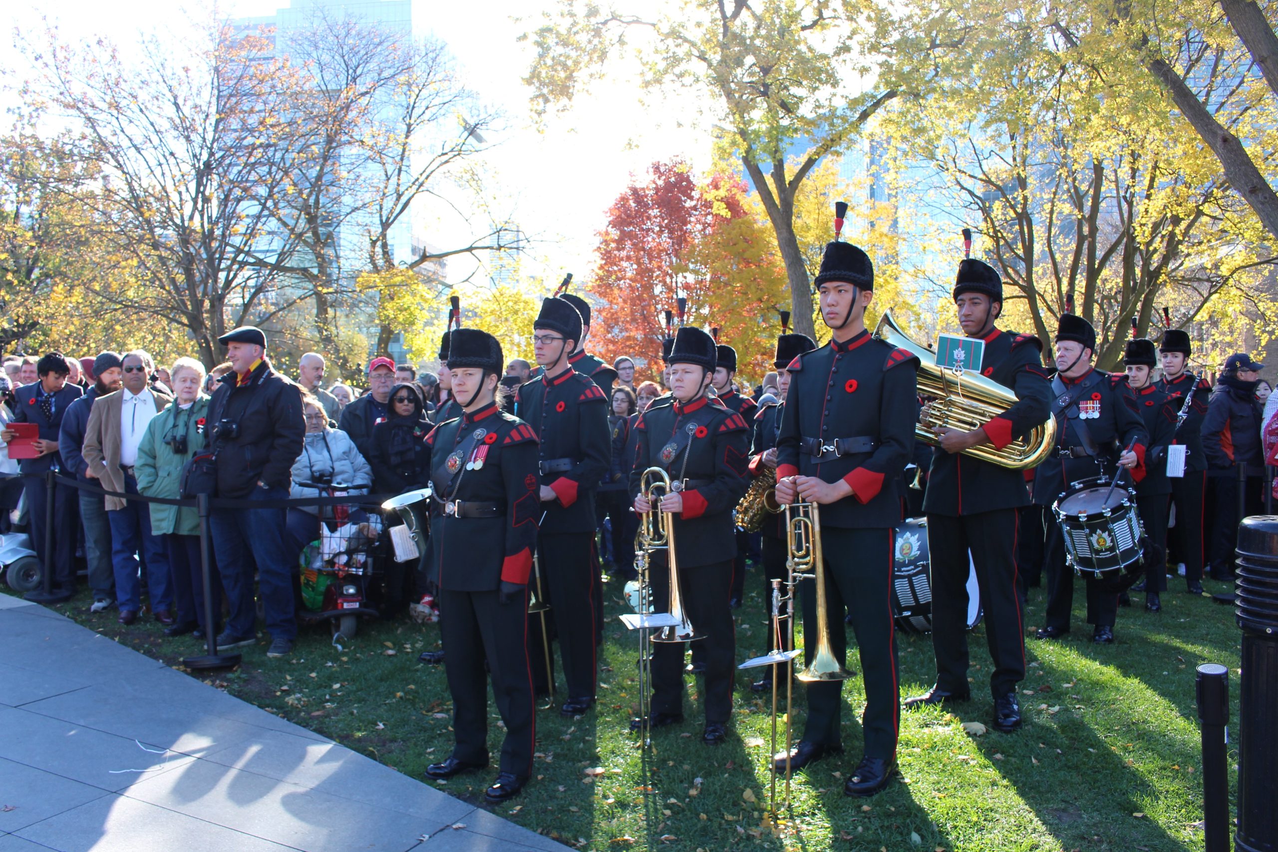 Des musiciens lors d’une cérémonie du Jour du Souvenir à Queen’s Park (Crédit : archives Le Métropolitain) Des musiciens lors d’une cérémonie du Jour du Souvenir à Queen’s Park (Crédit : archives Le Métropolitain)