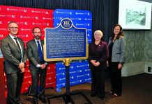 Une plaque provinciale célèbre l’héritage bilingue du Collège Glendon