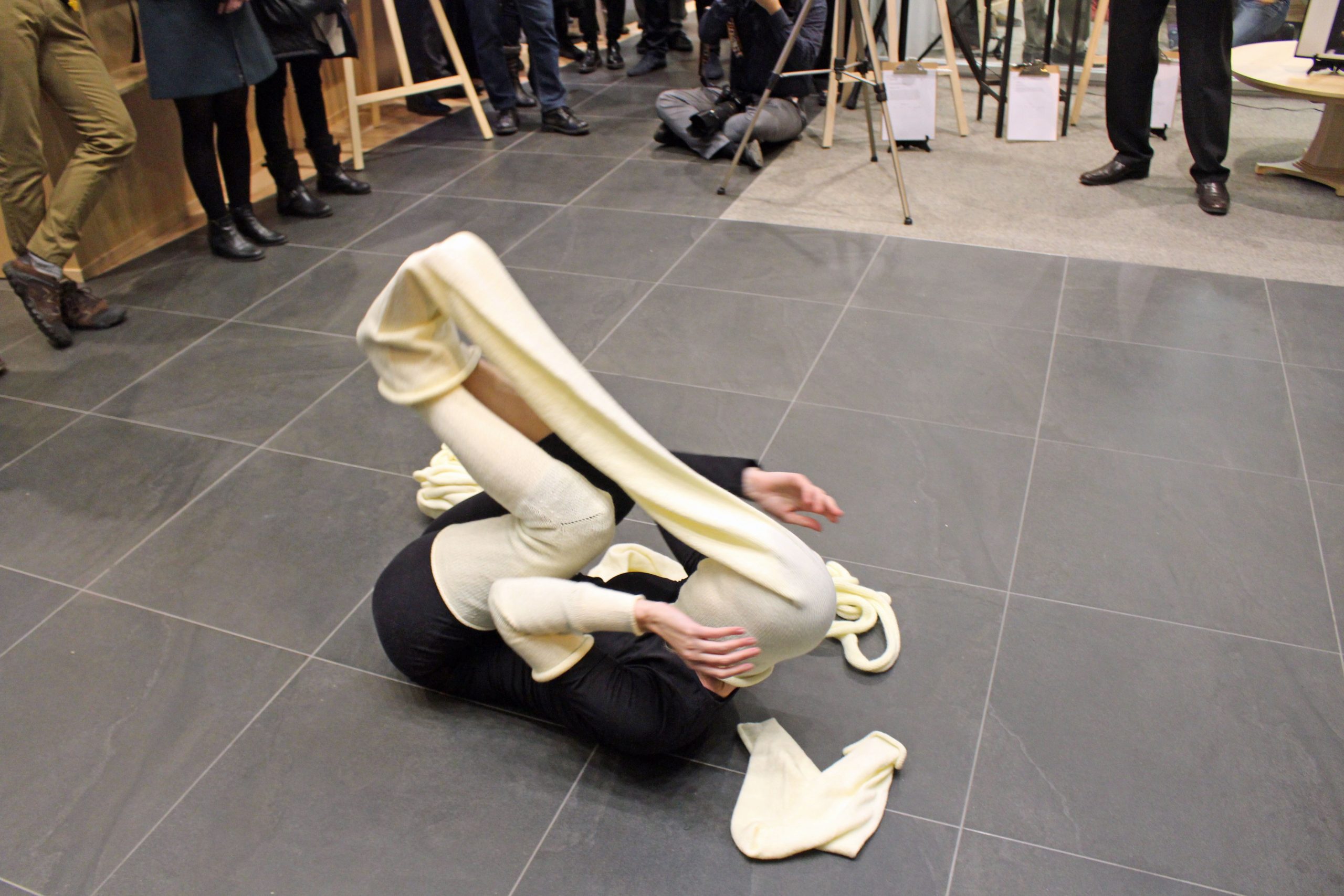 La soirée était rythmée de performances artistiques, notamment de l’artiste Julie Lassonde