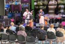 Franco-Fête : victime du Mondial Noémi Madeleine présentait son univers folk Indie à l’atrium de Radio-Canada